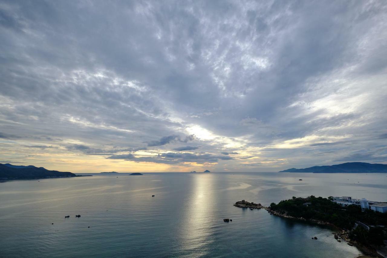 Sunrise Hon Chong Ocean View Apartment Нячанг Экстерьер фото
